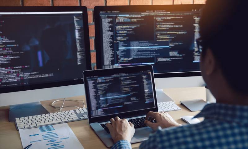 数据科学选型:R与Python如何赋能西乌珠穆沁旗网站建设?